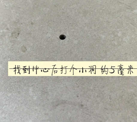 红河瓷砖空鼓维修公司专业解答在瓷砖铺贴过程中，如果砂料搅拌不均匀，将会带来以下问题