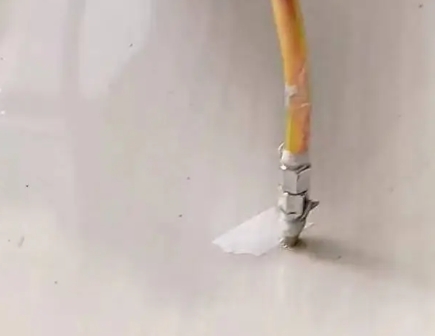 红河瓷砖空鼓维修公司专业解答在瓷砖铺贴过程中，如果使用的砂料过粗（如全部使用了粗砂），可能会导致以下问题