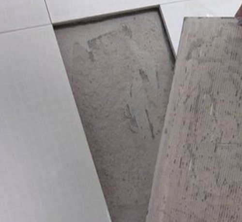 红河瓷砖空鼓维修公司分享瓷砖铺贴时如果打浆（即涂抹在瓷砖背面和基层上的砂浆或瓷砖胶）过少，会带来以下问题